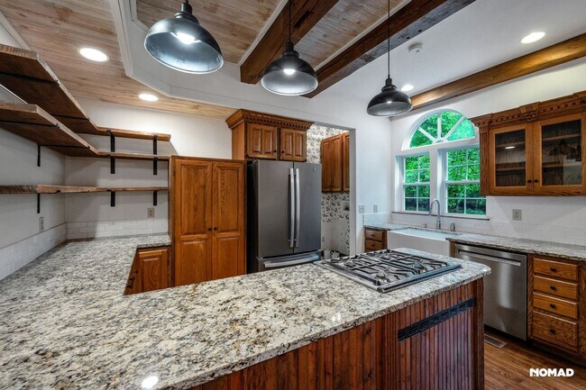 Building Photo - Spacious 4BR House in Bristol
