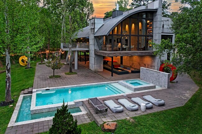 Foto del edificio - 5111 Bayou Timber Ln