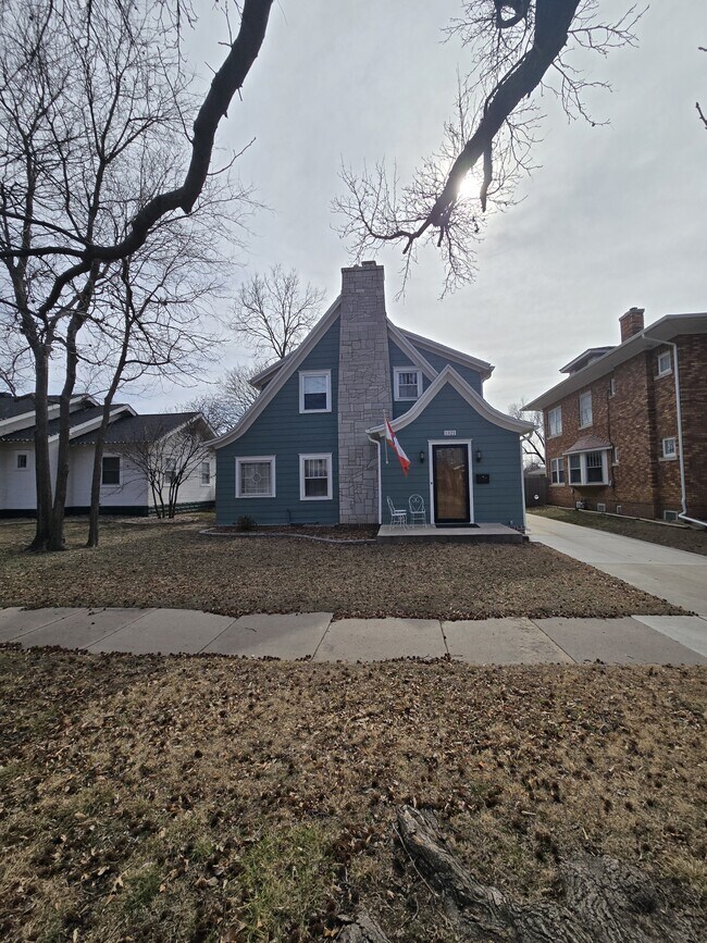 Foto del edificio - 1321 W Univ Ave