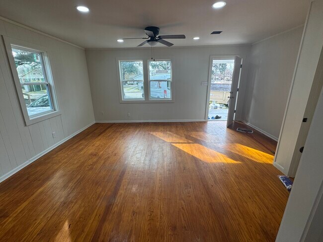 Living room - 309 S Pierce St