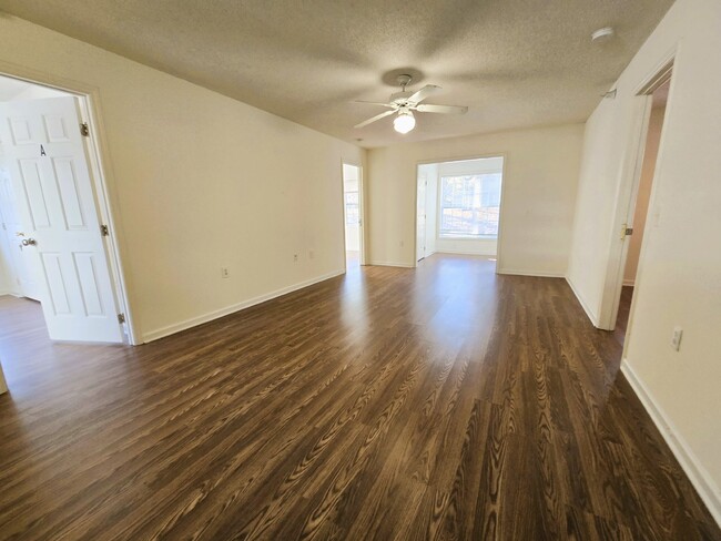 Foto del edificio - "Spacious 1391 Sq Ft Condo in Raleigh's Pr...