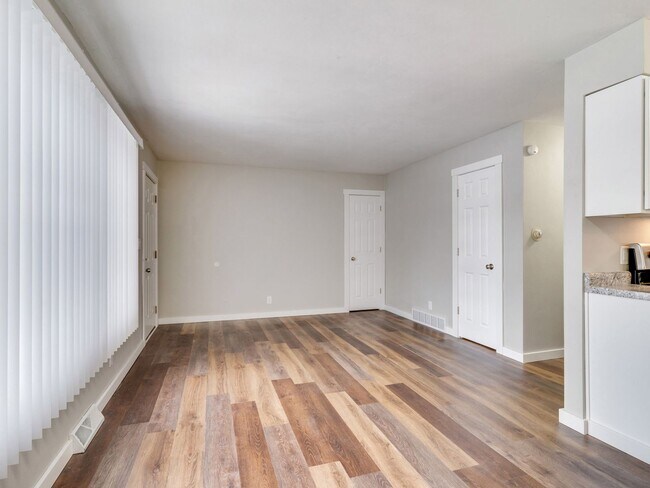 Foto del edificio - 402-404 3rd Ave N