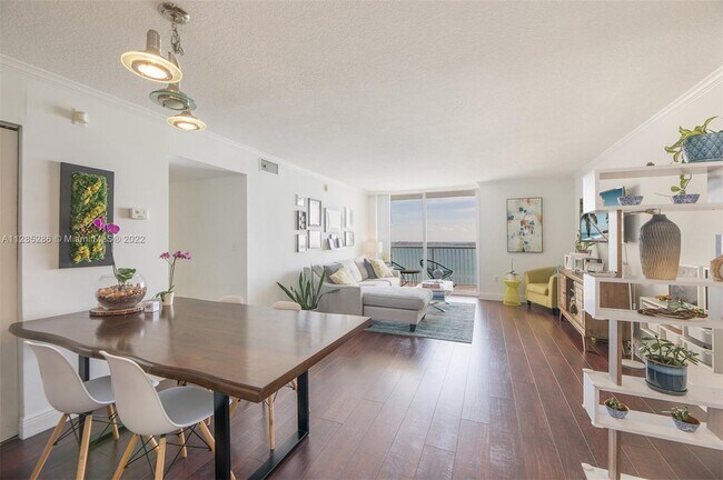 Building Photo - 1200 Brickell Bay Dr