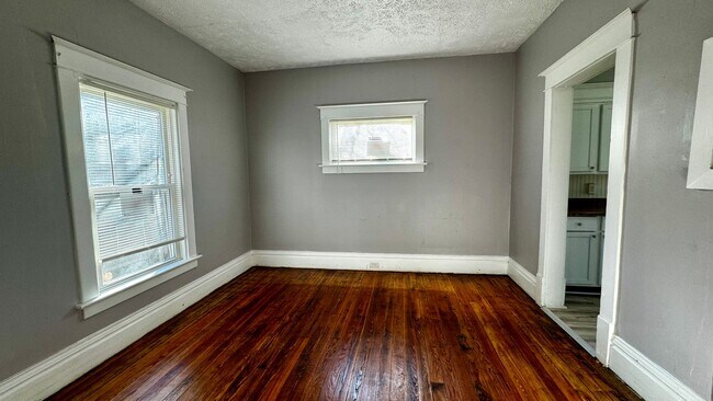 Building Photo - 1142 Bemis-Baxter neighborhood, washer and...
