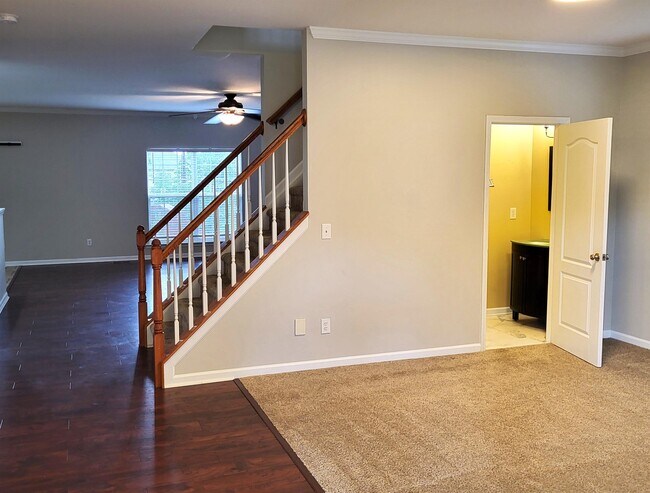 Building Photo - 265 Clubhouse Dr
