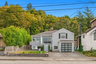 Building Photo - 5306 Beach Dr SW