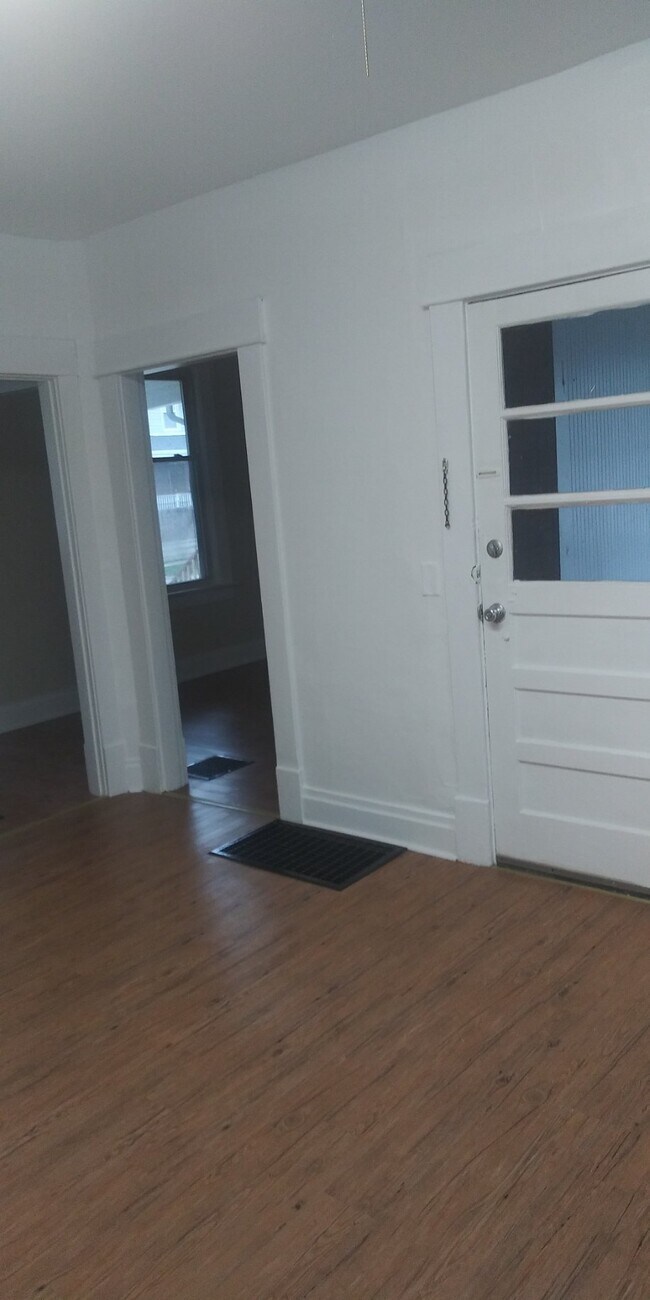 Building Photo - 465 S Harris Ave