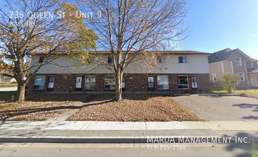 Primary Photo - NEWLY RENOVATED 2 BED/1 BATH TOWNHOUSE - I...