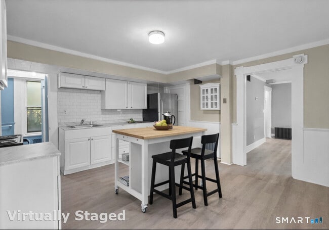 Building Photo - 18 Hobart St