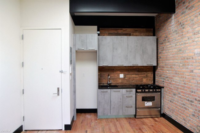 Building Photo - 704 Macdonough St