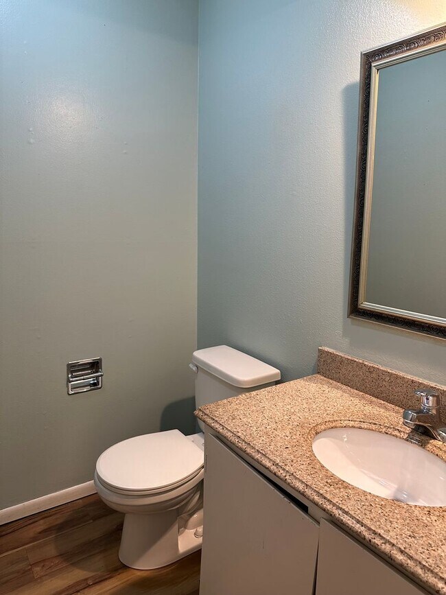 Building Photo - Spacious 3 BDR Home with BONUS ROOM, Large...
