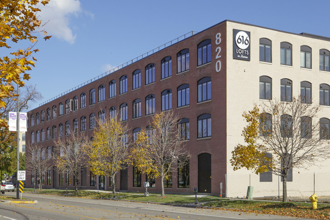 Exterior - River Flats at 820 Monroe