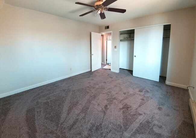 Building Photo - W169N1552 Biscayne Dr