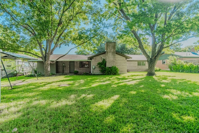 Foto del edificio - 1320 Magnolia Dr