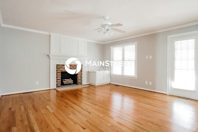 Foto del edificio - 4 Bedroom Pet-Friendly Home in Clayton, NC with Main Street Renewal