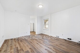 Building Photo - 30 Woodville Ave