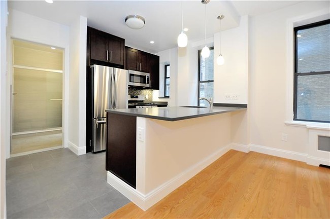 Building Photo - 260 Riverside Drive