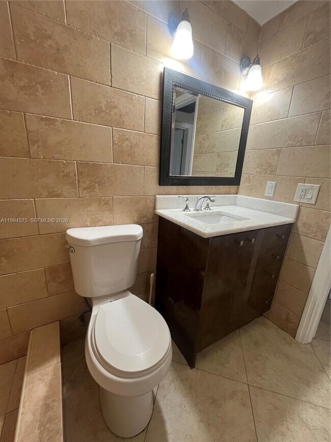 Foto del edificio - 3923 NE 166th St