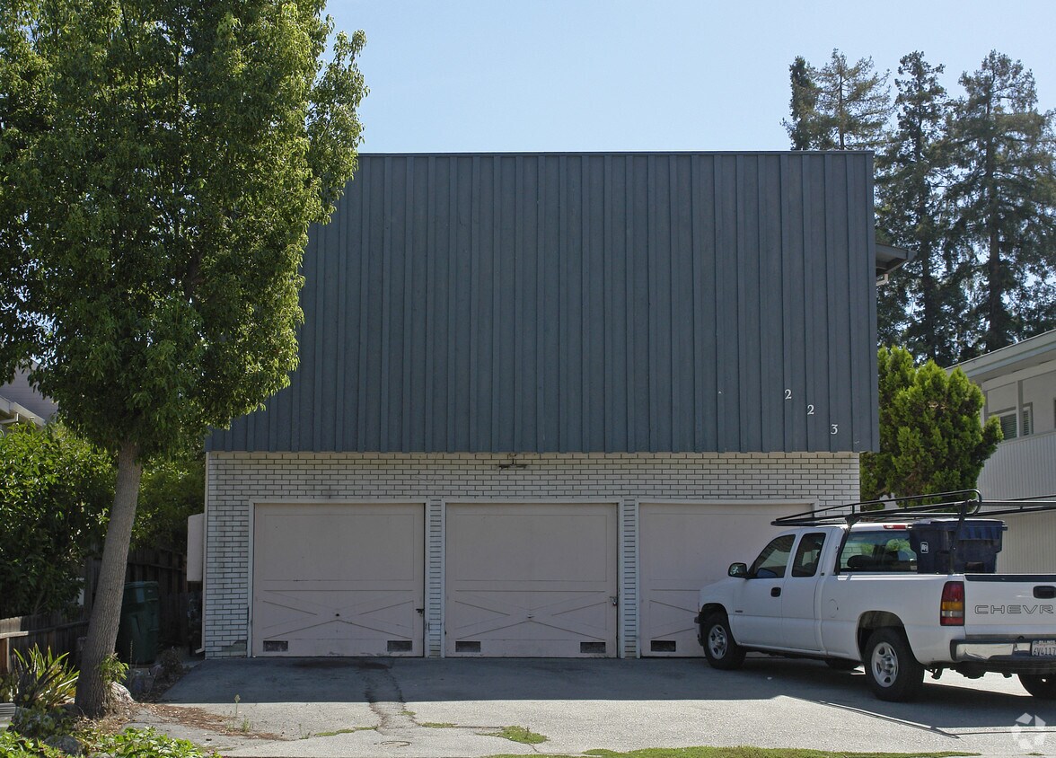 Foto del edificio - 223 Lincoln Ave
