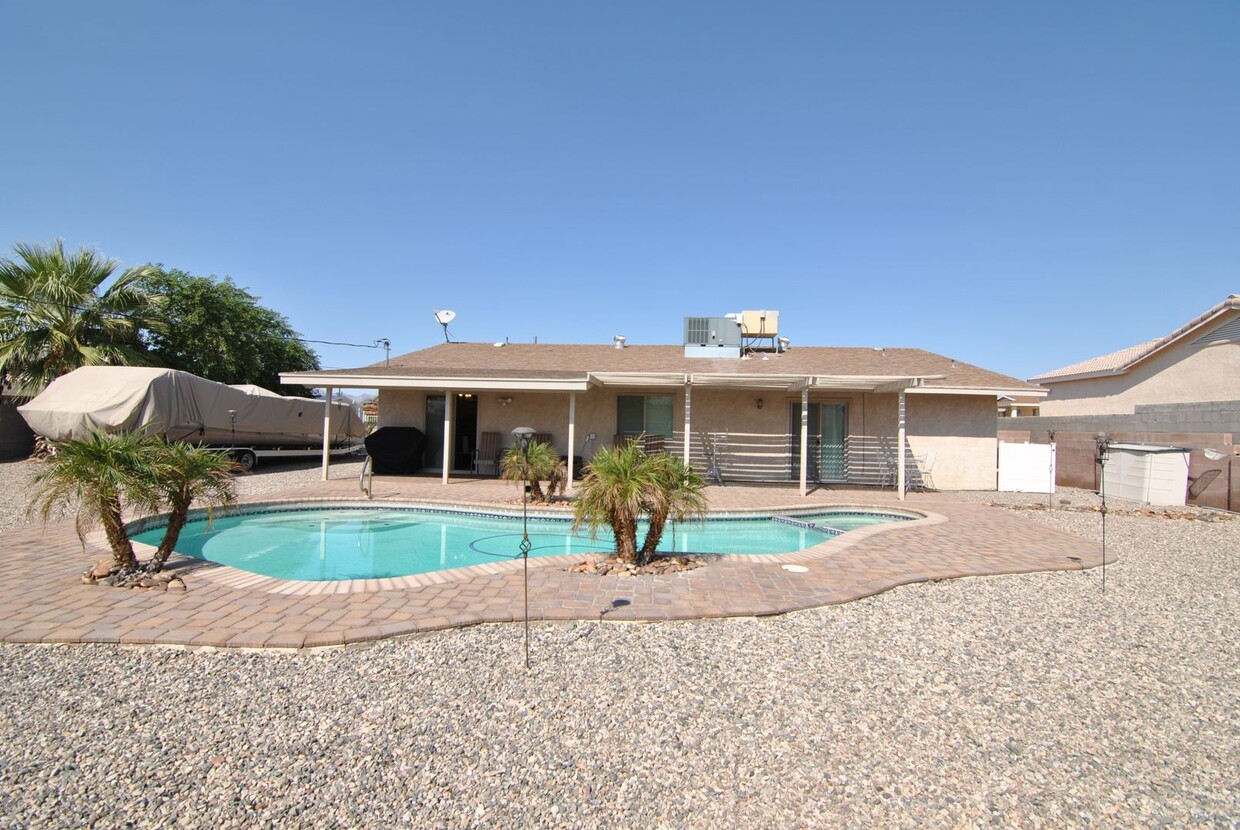 Foto principal - Furnished 3 Bed 2 Bath POOL Home!! Long Te...