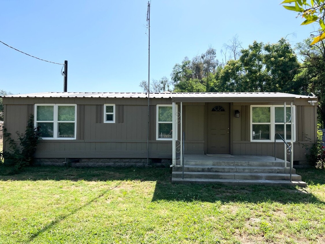 20 S Rainbow Route, Sanger, CA 93657 House Rental in Sanger, CA