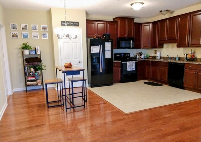 Foto del edificio - 115 Alma Mater Dr