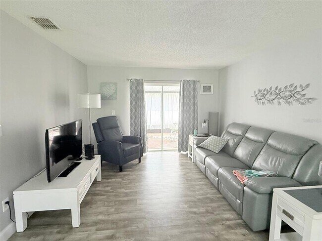 Foto del edificio - 3357 38th St S