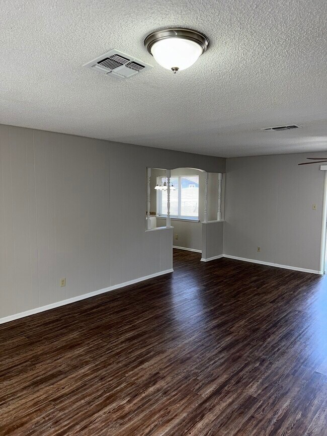 Foto del edificio - 5015 David Scott Dr