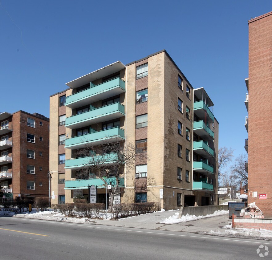 Primary Photo - 246 Cosburn Ave