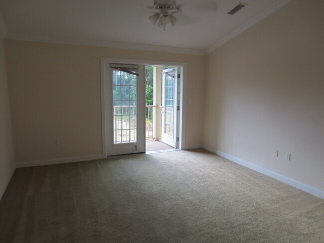 Building Photo - Beautiful 2 bedroom/1 bathroom Apartment in Fort Walton Beach