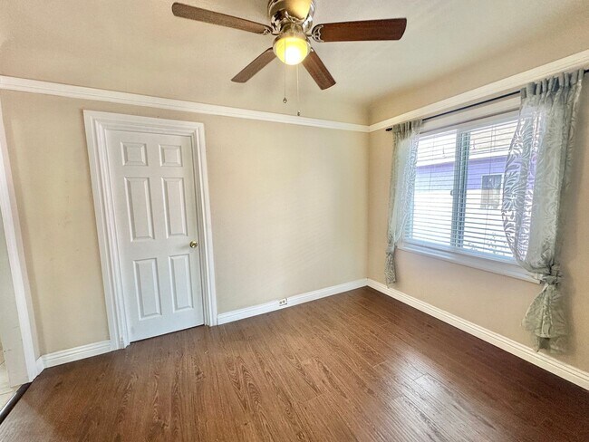 Foto del edificio - 3781 Clinton St