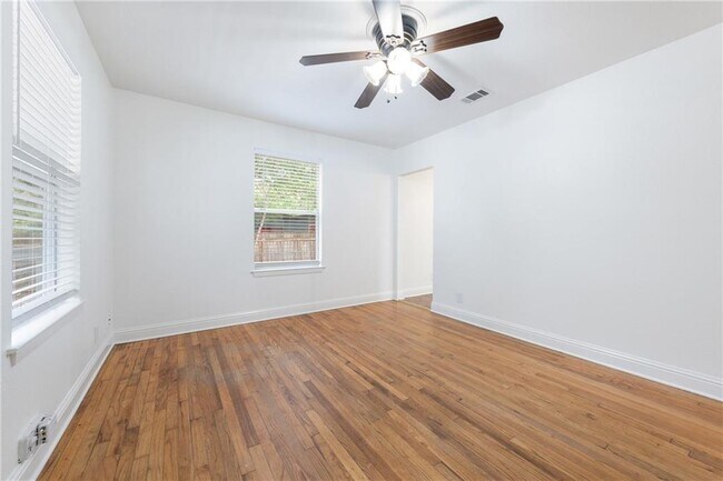 Foto del edificio - 928 E 56th St