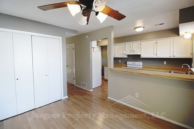 Foto del edificio - Fantastic Townhome
