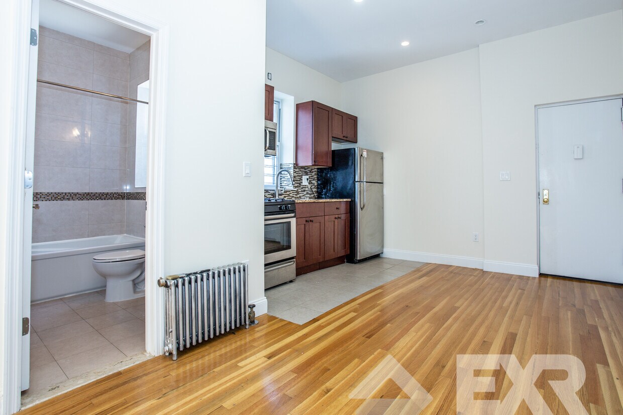 Primary Photo - 305 Clarkson Ave