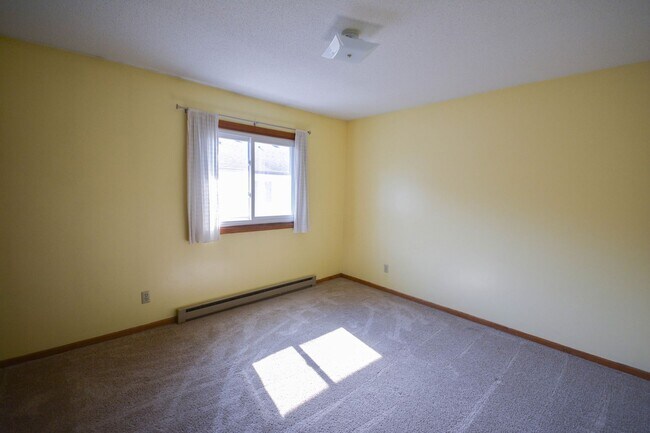 Foto del edificio - Great pet friendly townhome with private p...