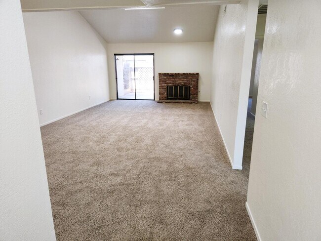 Foto del edificio - 5237 E Lyell Ave