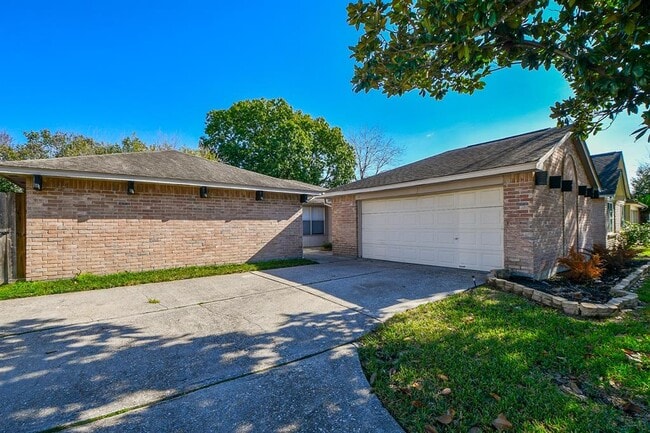 Building Photo - 11418 Mortimer Dr