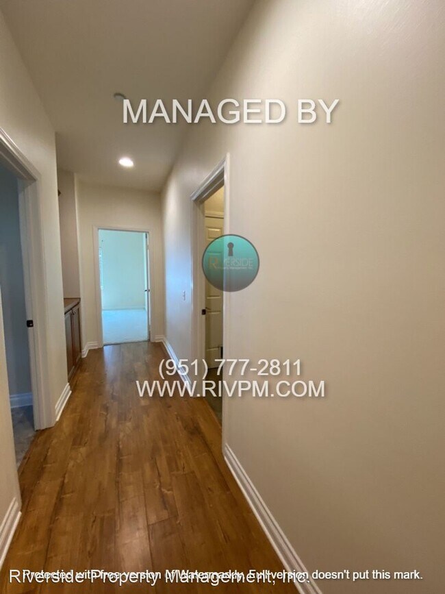 Building Photo - 3 br, 2.5 bath House - 3111 Redwood Dr
