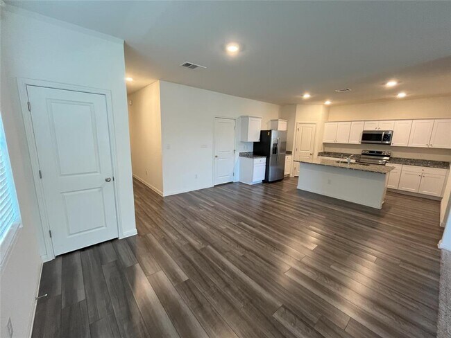 Foto del edificio - 215 Light Timber Rd