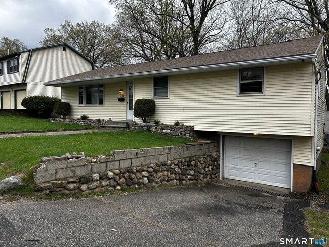 Building Photo - 87 Worcester Ave