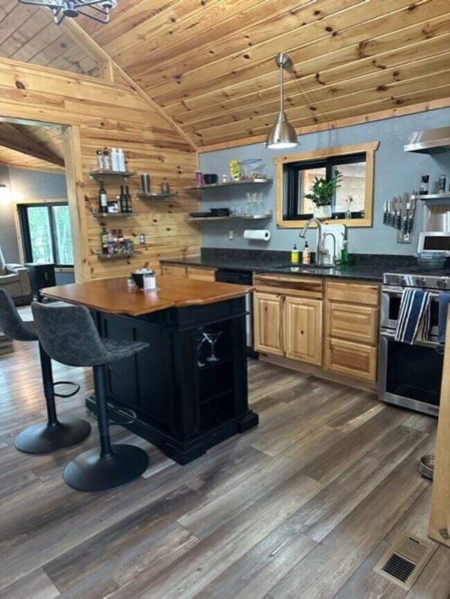 Foto del edificio - East Twin Lake Home - 3 BR, 2 Bath Single ...