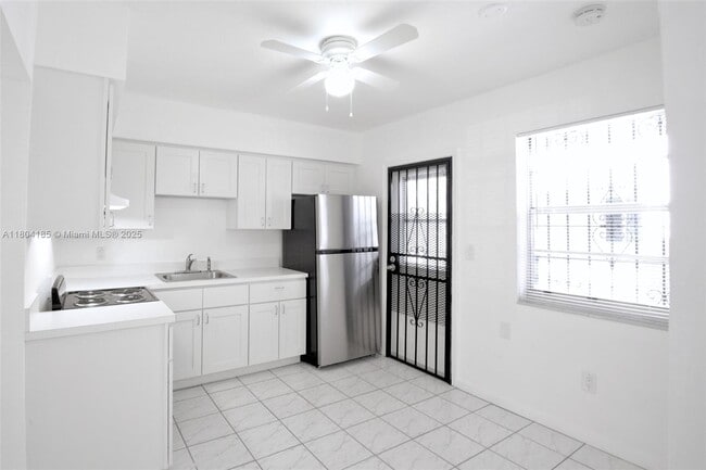 Foto del edificio - 1570 NW 2nd St