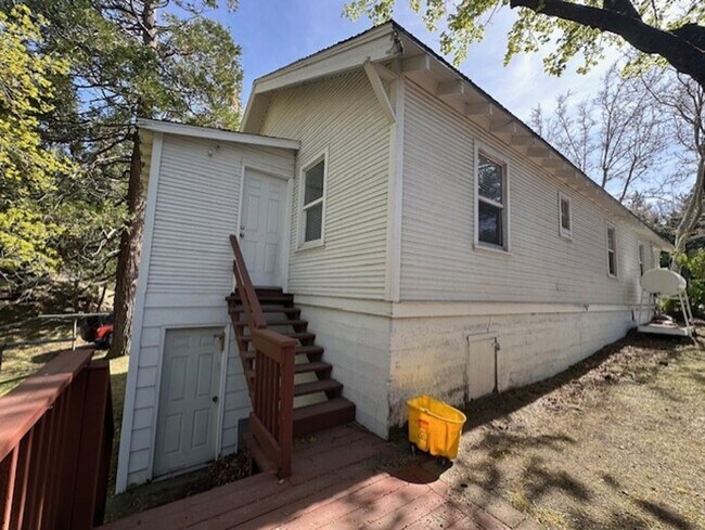 Building Photo - House on Weed Blvd - Residential OR Commercial!
