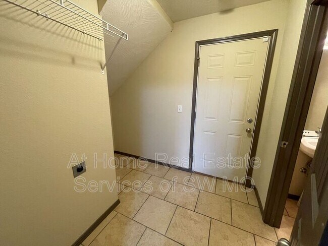 Foto del edificio - 3148 W Golden Valley
