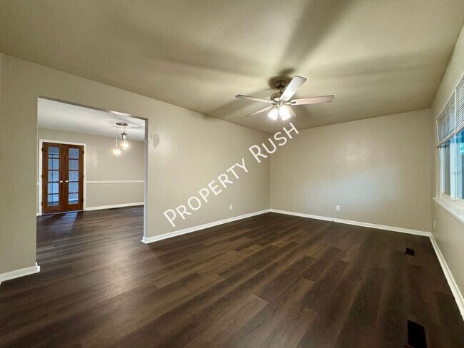 Building Photo - 801 N Parkdale Ave