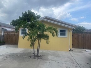 Building Photo - 1935 Liberty St