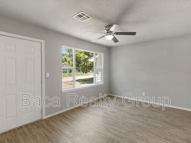 Foto del edificio - 3927 SE 10th Pl
