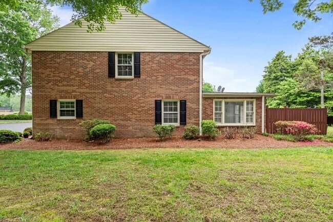 Building Photo - 3905 Valley Ct