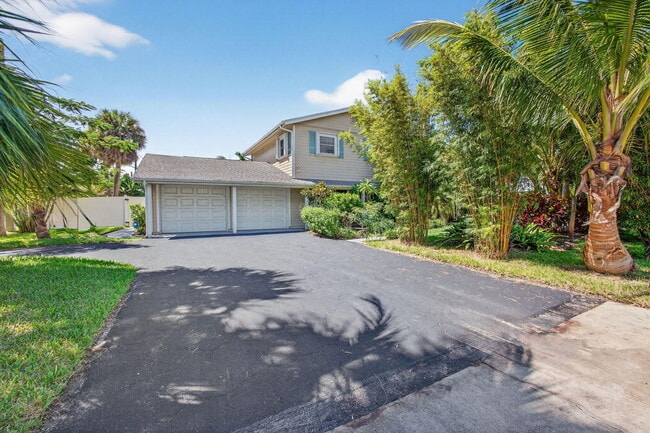 Foto del edificio - 2025 Jimmy Buffett Mem Hwy