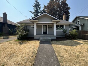 Building Photo - 7024 NE Oregon St